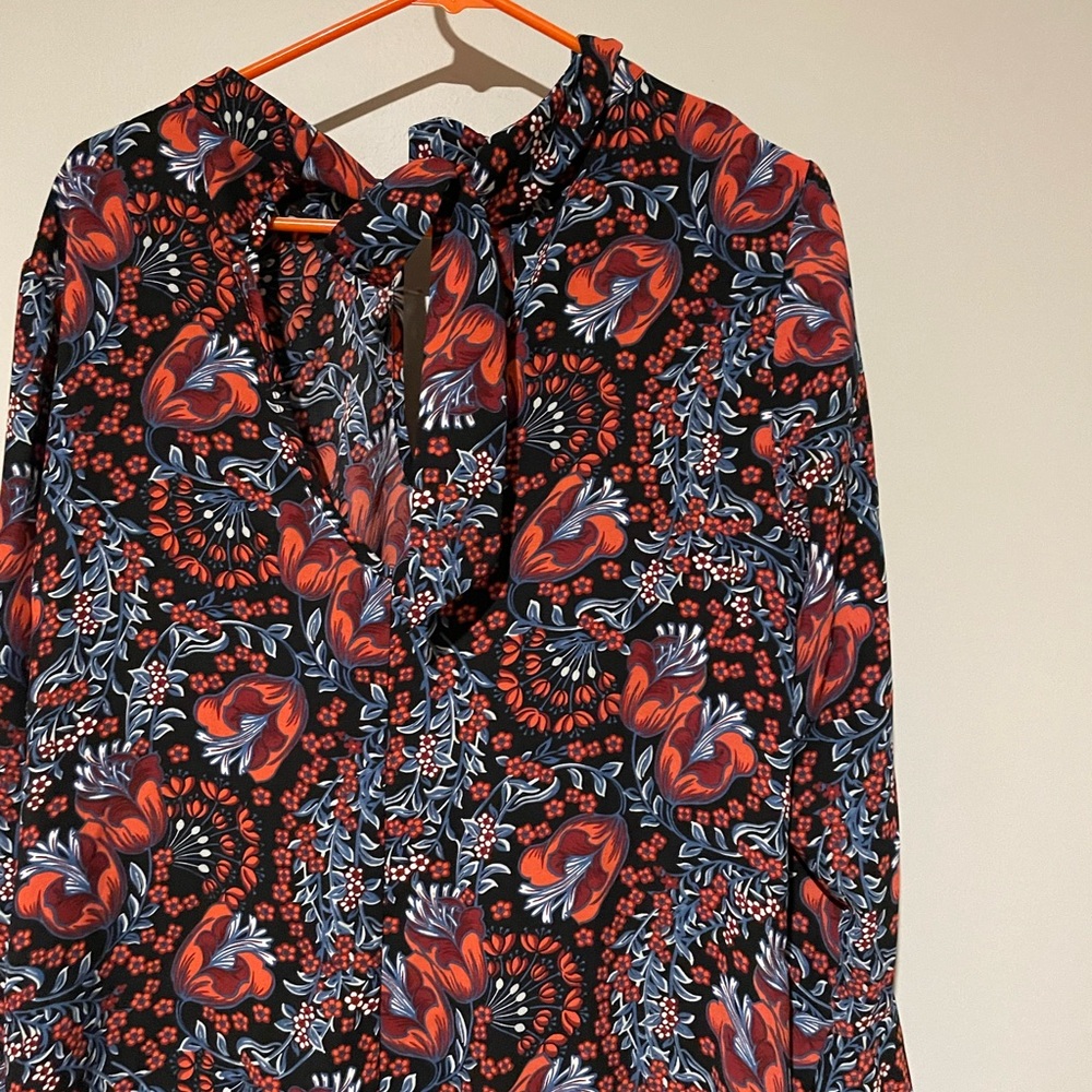 Long cuffed sleeve floral blouse